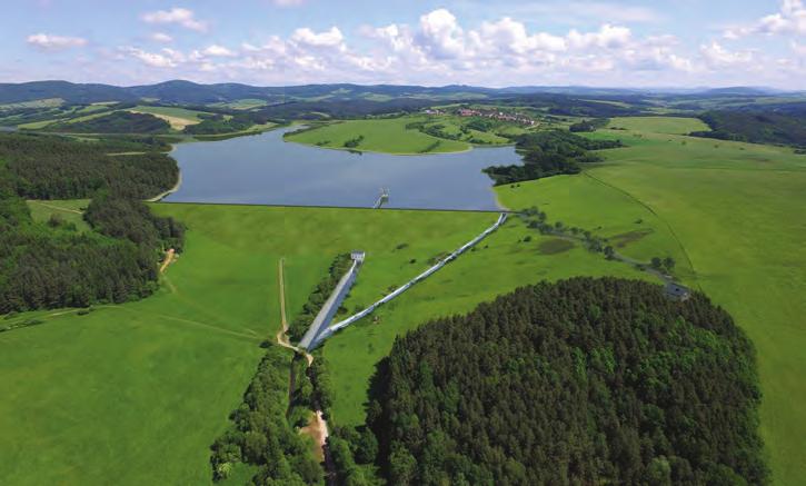 Příprava vodních nádrží v regionech postihovaných suchem jako účinné opatření k omezení nedostatku vody Daniel Pokorný, Eva Fousová V souvislosti s klimatickou změnou a především suchem