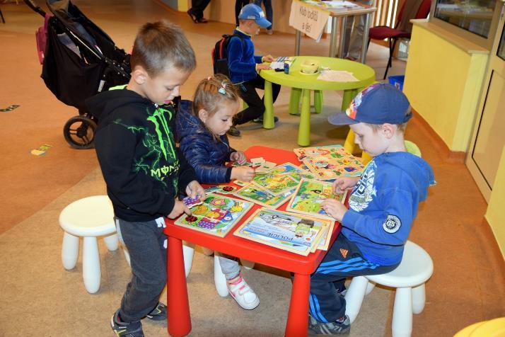 Udělat to, co můžeme, abychom Boží vůli poznávali Chceme-li se dobře domluvit v cizí zemi, musíme věnovat čas a úsilí tomu, abychom se naučili jejímu jazyku.