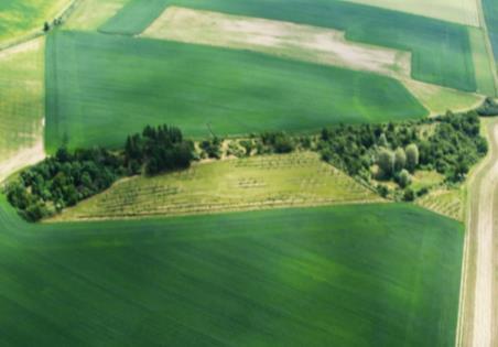 roce 2010 (vlevo); zaústění drénů