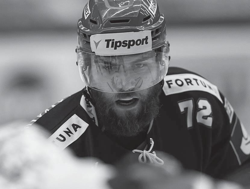 TOMÁŠ TROLIGA: KDYŽ JE POTŘEBA TAK BOURÁM, ALE MÁM RÁD I TVOŘIVÝ HOKEJ. Tomáš Troliga odehrál v této sezóně v dresu hradeckého týmu zatím pouze 12 utkání.