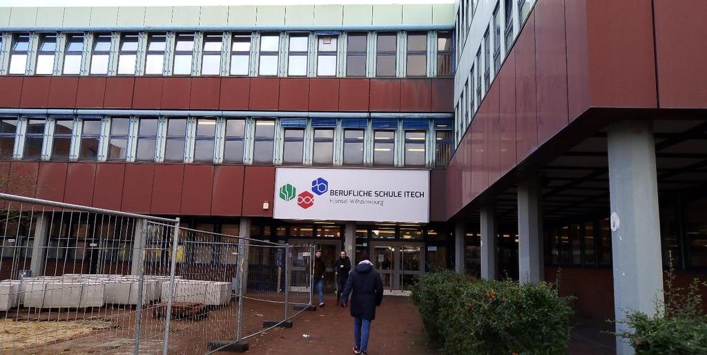 Výuka u mladších žáků (cca 16 až 18 let) je strukturou podobná našim podmínkám, jen s vyšším důrazem na samostatnost, projektovou výuku a vedení žáků k zodpovědnosti za výsledky vlastního vzdělávání.