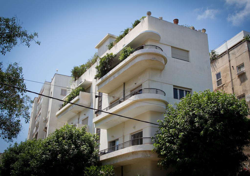 Vítejte v Tel Avivu, městě, kterému se díky velkému počtu funkcionalistických staveb říká bílé, je však neuvěřitelně barvité.