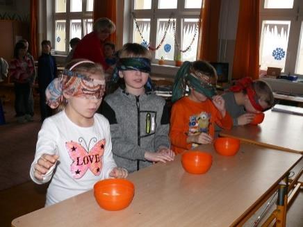 1- Tříkrálové koledování Každý by měl přispět na dobrou věc 3.