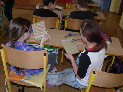 Hned se nám podle návodu paní Růženky Vincikové práce