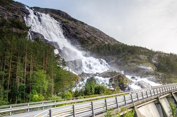 Dlouhý vodopád Langfossen Vøringsfossen Vøringsfossen je další úžasný