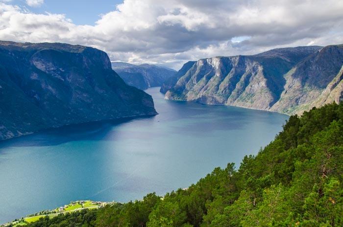 Stegastein vyhlídka na malebný Aurlandsfjord Dalsnibba Dalsnibba je naprosto neuvěřitelné 360stupňové vyhlídkové místo!