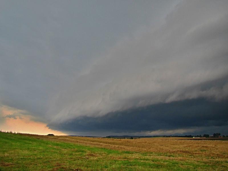 [21] Větrná smršť nad Mokrým (foto: Dagmar Honsnejmanová) Z tolika snímků vůbec nebylo jednoduché vybrat ty nejlepší, vlastně by se dalo říct, že všechny fotografie zvítězily a tvoří tak nádhernou
