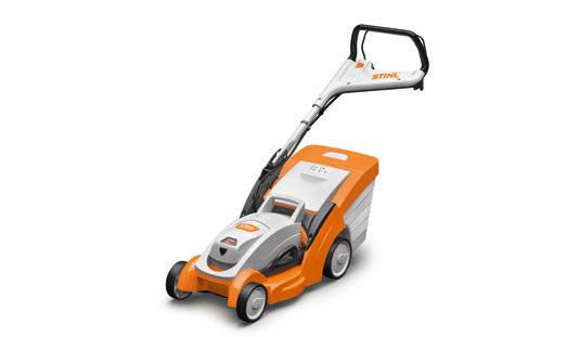 Robotické sekačky, sekačky, zahradní traktory a provzdušňovače trávníků RMA 23 Lehká a obratná akumulátorová sekačka se šířkou záběru při sečení 33 cm pro malé plochy.