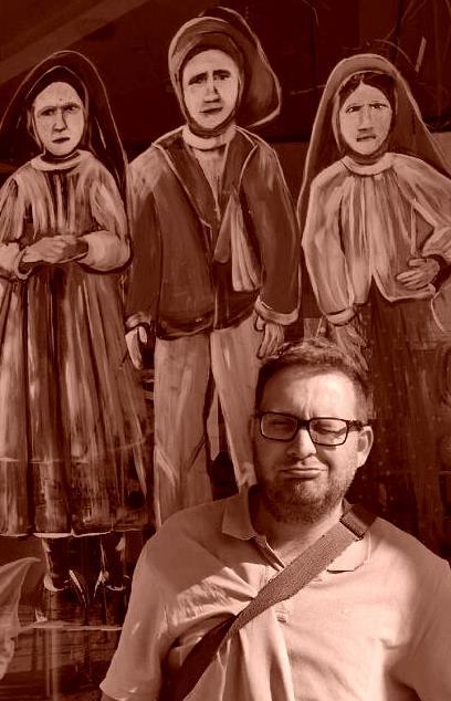 svatopeterské náměstí v Římě vás upoutá jakési krematorium, kde lidi vášnivě pálí svíčky, až by to skoro chtělo mít na příjmu hasiče.