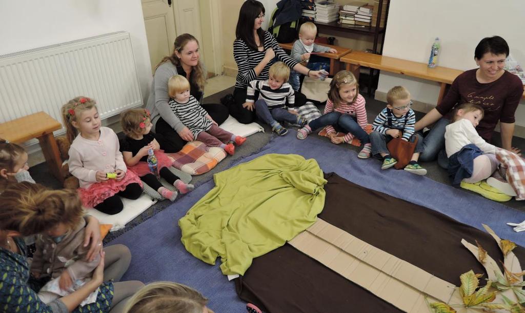 PODZIMNÍ JAKOUBEK Naše první poprázdninové setkání bylo velmi milé. Sešlo se asi kolem devíti maminek, což bylo na prostory fary úplně ideální.