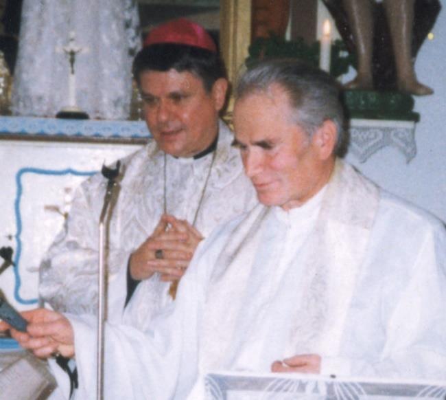 V bouřlivé a pro církev nepřátelské době se mu podařilo nastoupit do kněžského semináře v Praze-Dejvicích a zahájit studium na teologické fakultě.