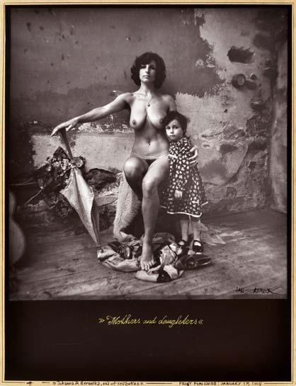 302 302 Saudek Jan 1932 Mothers and Daughters černobílá fotografie, 40 30 cm, autorem na