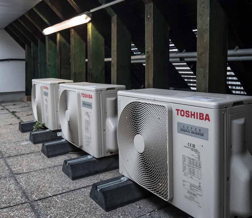 Dveřní clony Venkorní jednotky R410A TYP Topný výkon Rozměry (V x Š x H) Příkon (min./jmen./max.) Hladina akustického tlaku (níz./stř./vys.
