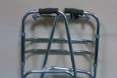 The walker is ideal for rehabilitation process and physiotherapy (verticalization, lower limb relief). 4.