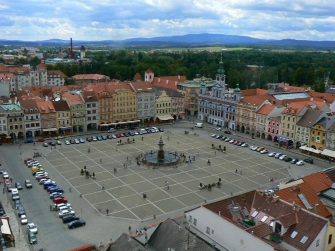 Školská zařízení z pohledu ochrany měkkých cílů Z vývoje současných událostí je zřejmé, že teroristé a pachatelé trestných činů s cílem zviditelnit se mají čím dál větší tendenci útočit na nechráněná