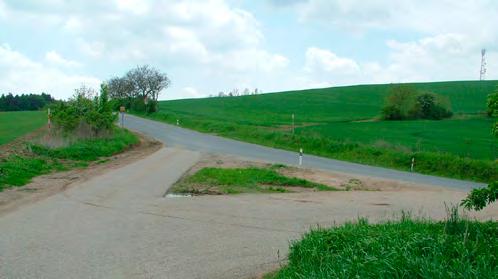 Zaujměte místa včas, nejlepší výhled z terasy u kostela je obsazený velmi brzy. Příjezd do DM 9 do Divák je buď od Šitbořic nebo z Boleradic. Parkování je vždy před obcí na jedné straně komunikace.