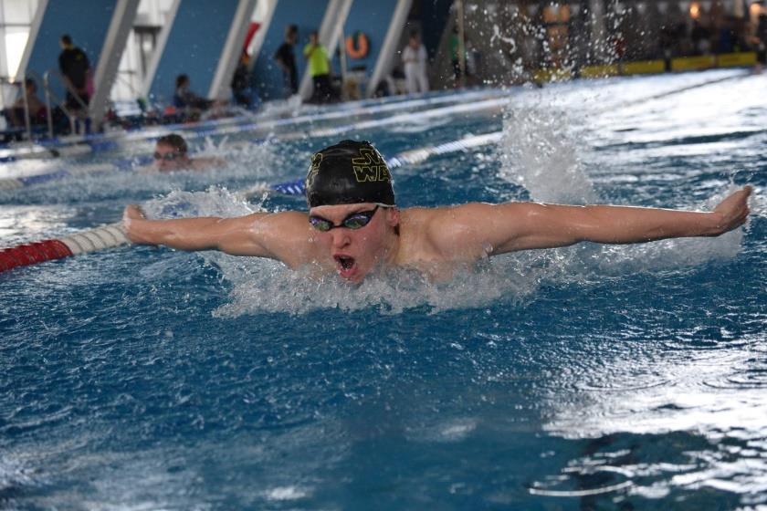 POŠMOURNÝ Matěj 5. místo 3676b. Třída: 4.A Sport: plavání Trenér: Simona Pokorná / Ing. Eva Voňavková Úspěchy v roce 2016 6. místo 200m motýlek Letní MČR dorostu 4.