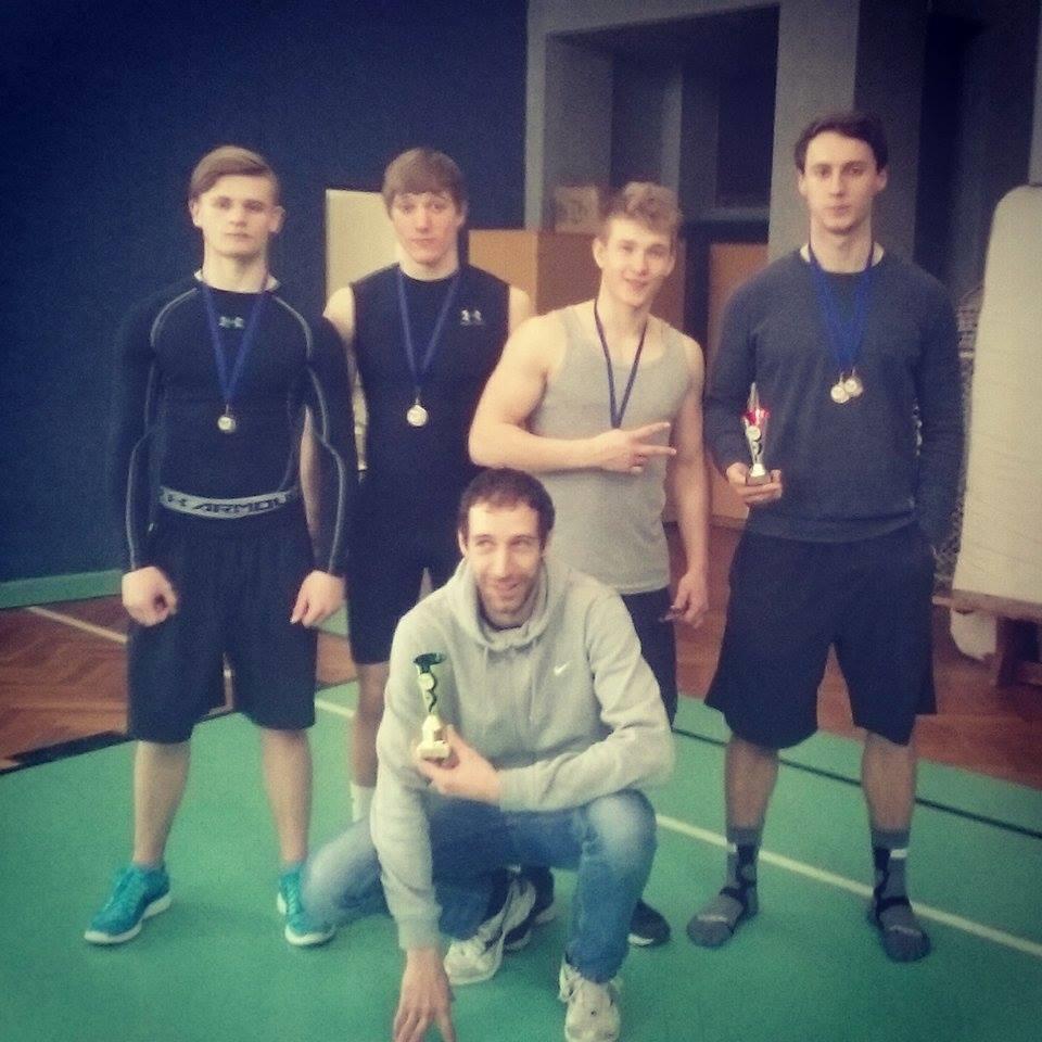 Chum Jaroslav, Peteřík Pavel, Zahradník Radek, Škornička Vít Třída: VG