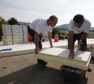 PUREN tepelně izolační desky na bázi PIR (pěnového) Materiálová báze: polyizokyanurát (pěna z buněk PIR, uvnitř pentan) Charakteristiky desek: puren MV, puren FD-L, puren FAL Deklarované tepelné