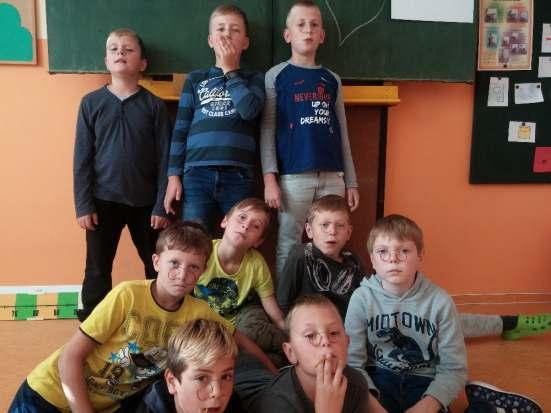 Vrcholem programu byla výroba ptačí budky, a to od ručního řezání materiálu pilkou až po přitlučení posledního hřebíčku. Čtvrťáci se zabývali fotosyntézou a potravními vztahy v přírodě.