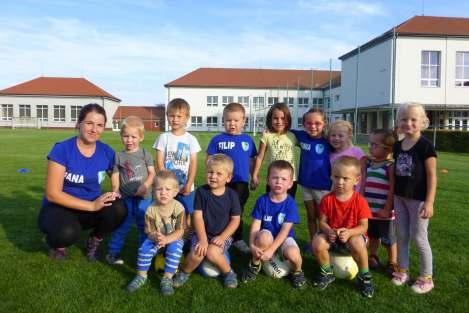 TJ Sokol Blížkovice Mládež TJSokolBlížkovice TJ Sokol Blížkovice má nyní 4 celky v oddílu mládeže, a to mladší žáky, starší přípravku, začínající fotbalisty/fotbalistky a fotbalovou školičku.