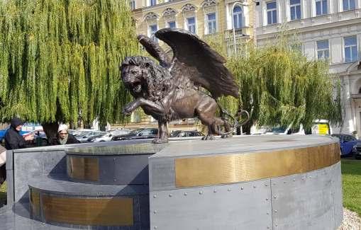 Svobodovi. Jako úplné zakončení proběhla židličkovaná - letos speciálně pro děti. Miroslava Šváchová BlažejKonvalina 10.výročínarození Vzhledem k blížícímu se 100.