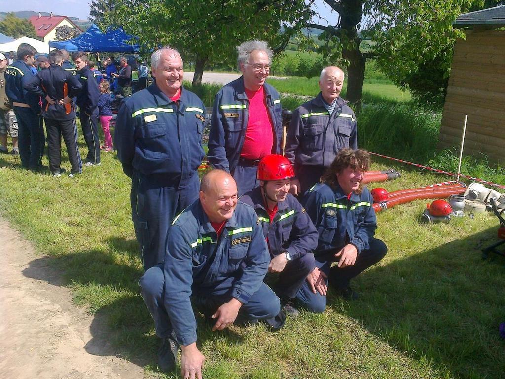 kronika SDH Bedrč rok 2016, strana 2 9.4.2016 Každoroční sbírání odpadků podél silnic letos skončilo posezením v Žíňanech. 16. a 23.4.2016 O kontrolu bedrčských komínů se postarali objednaní kominíci.