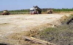 Tento drenážní systém byl v letech 1993 1994 nahrazen obvodovým příložným štěrkovým drénem v patě hrázového tělesa s obvodovou filtrační drenáží, umístěnou v patě hrázového tělesa.