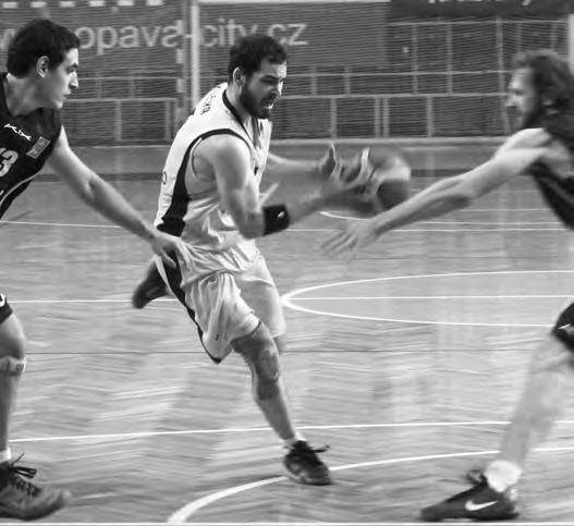 adim Klečka točí videa a chce být připraven na novou sezonu Měl v plánu zasáhnout do letošního play-off, tento záměr adimu Klečkovi nakonec nevyšel. Nemocné koleno bylo proti.