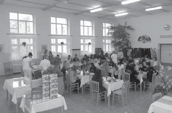 Na pomoc si s sebou přivezla svého psa Koniáše, ze kterého byli všichni přítomní nadšeni. Poslední čtení minulého roku se opravdu povedlo a my už se na všechny těšíme 26.