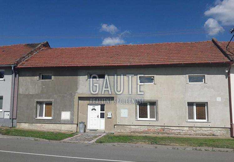 2) Rodinný dům, Měrovice nad Hanou, okres Přerov Rodinný dům o velikosti 4+kk, Měrovice nad Hanou. Jedná o řadový rodinný dům pocházející cca z roku 1945.