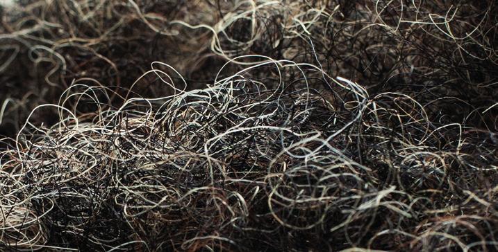 Použití neporézních syntetických materiálů, jako je kaučuk, polyether nebo jiné syntetické