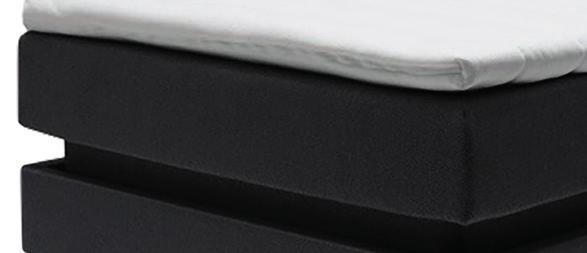 Výplň matrace kombinuje pěnový materiál a přírodní latex.