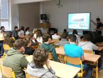 Dalším hostem byl Ondřej Šebestík, který ve své přednášce s názvem: Když chceš, dokážeš, motivoval žáky k osobní zodpovědnosti za svůj život.