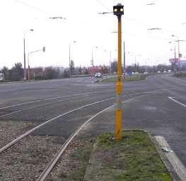kolejnic, potom je tramvajový pás součástí pozemní komunikace, a pokud nikoli, jedná se o prostor samostatné tramvajové dráhy mimo pozemní komunikaci, viz také 2, písm. (aa) zákona 361/2000 Sb.