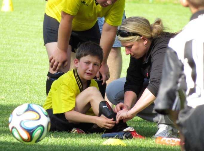 Takže je to tak, že úplné fotbalové dno je ještě o patro níž Všichni však věříme, že až tam fotbal z Rovně snad nespadne Věříme ve svěží vítr, který