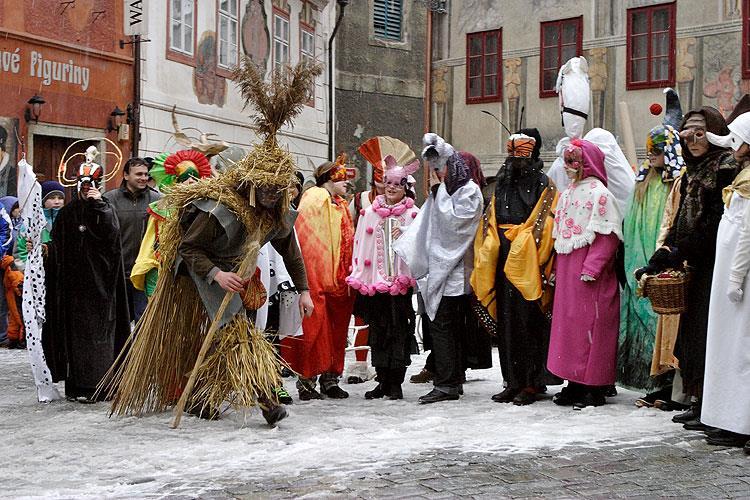 3. týden Komunikační kruh Budeme společně prožívat přípravu a průběh oslavy Masopustu. Během příprav si vytvoříme kostýmy a krátké hudebně-dramatické pásmo.