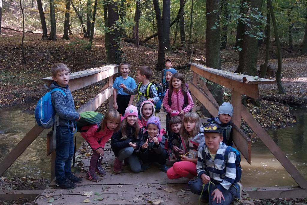Šte ne šte ká... N af! N af! N af! vezme te i své sourozence a doražte v co nejve tším poc tu! Na výprave jsme hledali duhu a na jejím konci našli poklad.