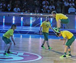 sportovců a mluveným slovem komentátorů.