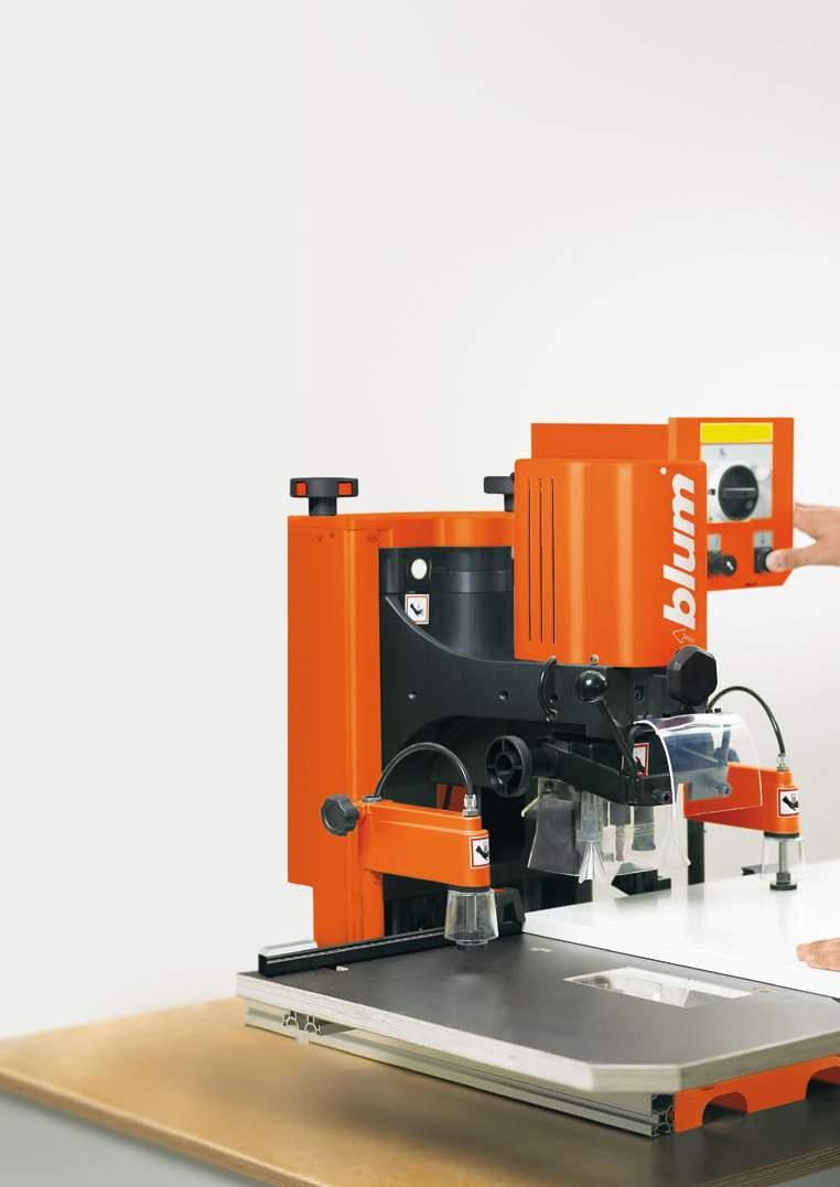 MINIPRESS PRO Díky MINIPRESS PRO budete profitovat z komfortní univerzálnosti vertikálního zpracování korpusu, dvířek a čílek.