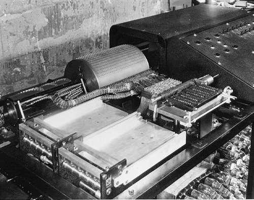 ABC - Atanasoff-Berry Computer Iowa State University, 1939: elektronický digitální počítač s binární aritmetikou (cca 330
