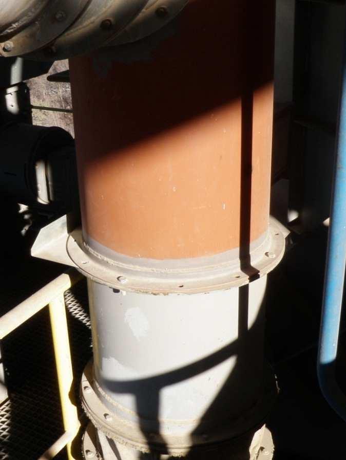 Na obr. 49 vidíme detail zaslepení sacího potrubí ventilátoru filtru na 58m Zaslepení sacího potrubí Obr.