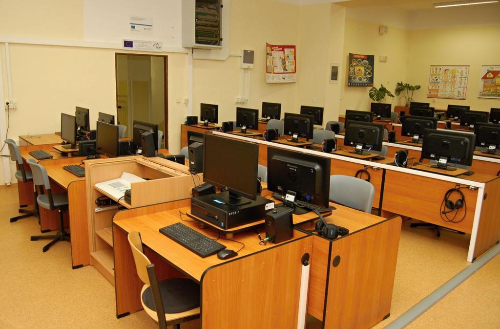 0/16_075/0008246 Počítačová učebna v Rebcově ulici byla doplněna o