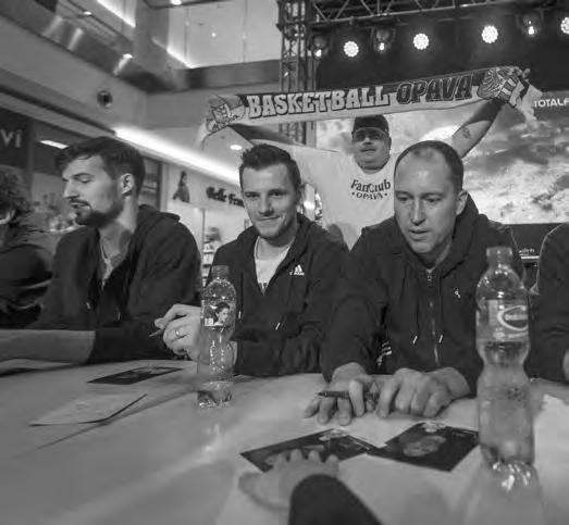 Fanouškům se přišli podepsat etr Czudek, etr Kivorchian, Viktor Cvek, Kryštof Vlček, Martin Gniadek, Jakub Šiřina, Radim Klečka a Rostislav Dragoun.
