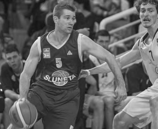 Michal Čarnecký: Opava je mým druhým domovem řesná ruka Michala Čarneckého opět zaúřadovala. Třicetiletý rodák z Krnova se představil v sobotu na opavské palubovce, v místech, které zná jako své boty.