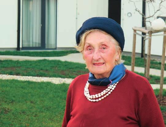 Strana 17 l senioři Slivenecký mramor 2 l 2019 Neobyčejný příběh paní Laštovičkové ze sliveneckého SeniorCentra Před loňskými Vánocemi bylo naše SeneCura SeniorCentrum Slivenec pozváno do zábavného