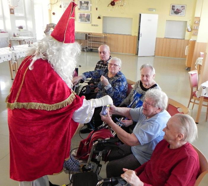 Na zpestření nálady byly připraveny čertovské kuželky.