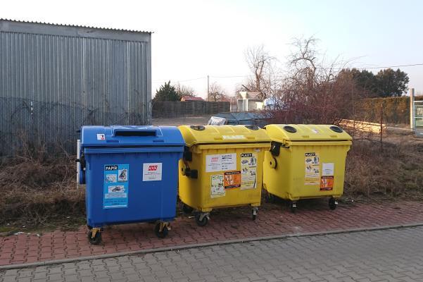 Pokud bude vedle nádob odložen odpad, společnost AVE Kladno s.r.o., není podle smlouvy povinna jej odvézt.