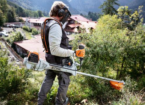 Od zarovnávání hran pěstěného trávníku až po buřeň v lese, od hustého křoví až po náletové dřeviny: Naše motorové