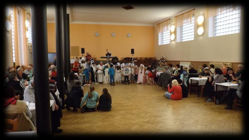Na závěr se odpočítalo rozsvícení stromečku, které bylo následně doprovázeno ohňostrojem.